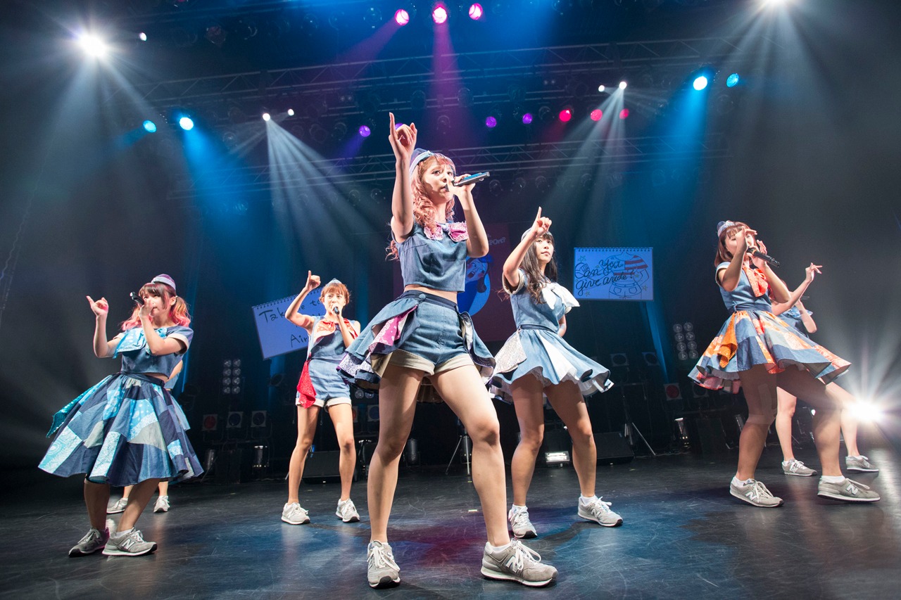 「PASSPO☆フライトツアー ROCK周年ツアー アリガート便」初日公演の様子。