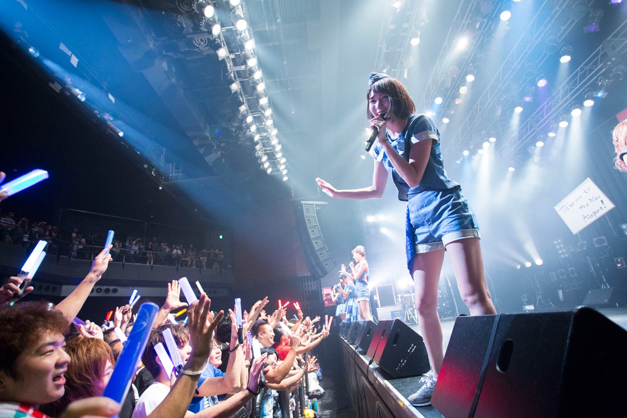「PASSPO☆フライトツアー ROCK周年ツアー アリガート便」初日公演の様子。