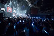 「PASSPO☆フライトツアー ROCK周年ツアー アリガート便」初日公演の様子。