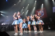 「PASSPO☆フライトツアー ROCK周年ツアー アリガート便」初日公演の様子。