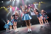 「PASSPO☆フライトツアー ROCK周年ツアー アリガート便」初日公演の様子。