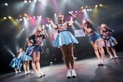 「PASSPO☆フライトツアー ROCK周年ツアー アリガート便」初日公演の様子。