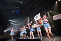 「PASSPO☆フライトツアー ROCK周年ツアー アリガート便」初日公演の様子。