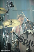 「SPITZ THE GREAT JAMBOREE 2014 "FESTIVARENA" 」日本武道館公演での崎山龍男（Dr）。（撮影：内藤順司）