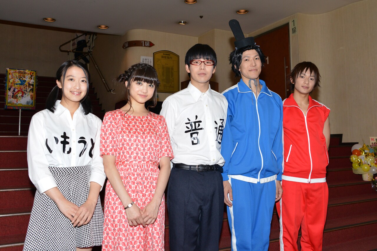 左から中江友梨、新井ひとみ、鎌苅健太、西山丈也、橋本祥平。