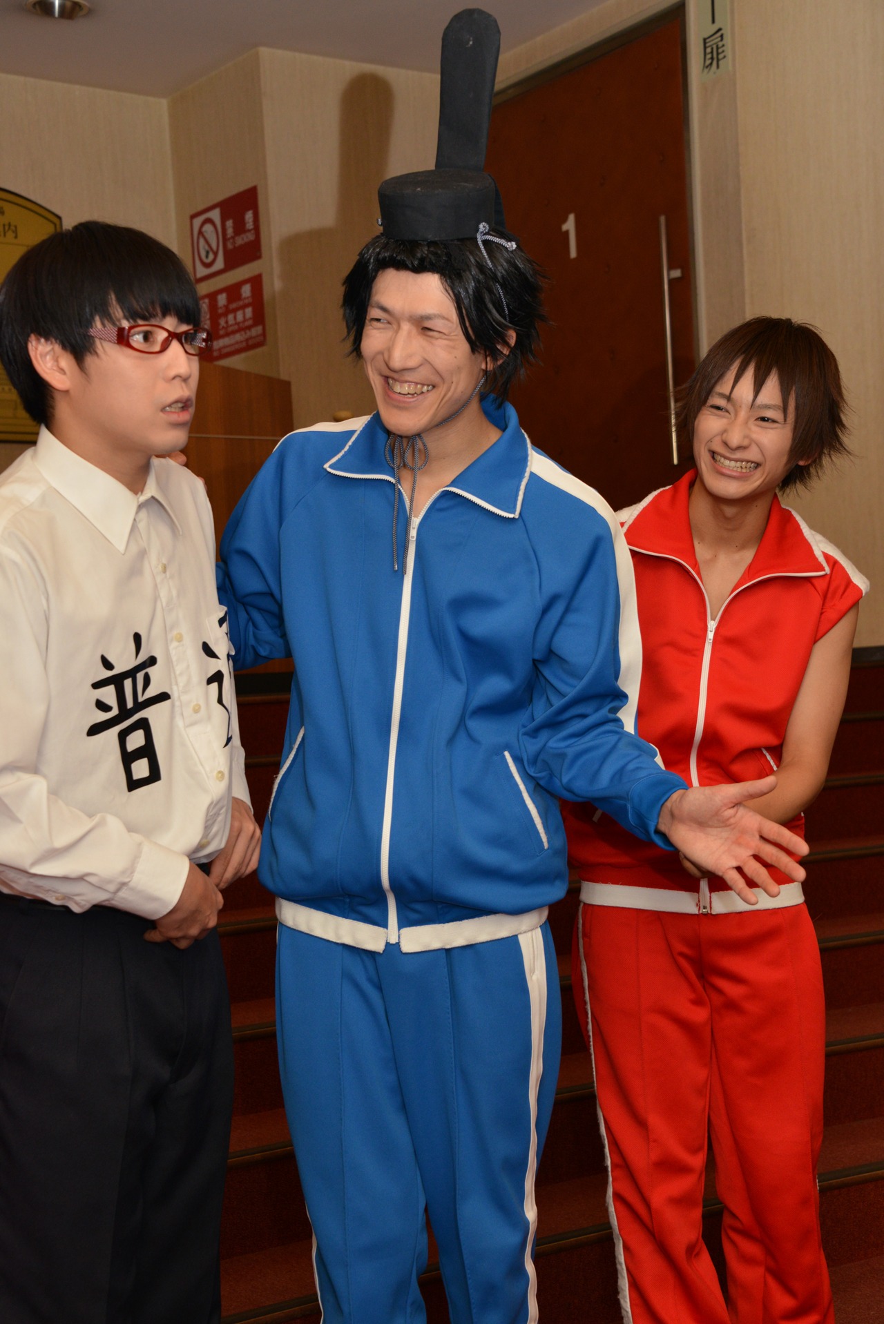 左から普通田ふつお役の鎌苅健太、聖徳太子役の西山丈也、小野妹子役の橋本祥平。