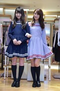 左から伊藤万理華、桜井玲香。