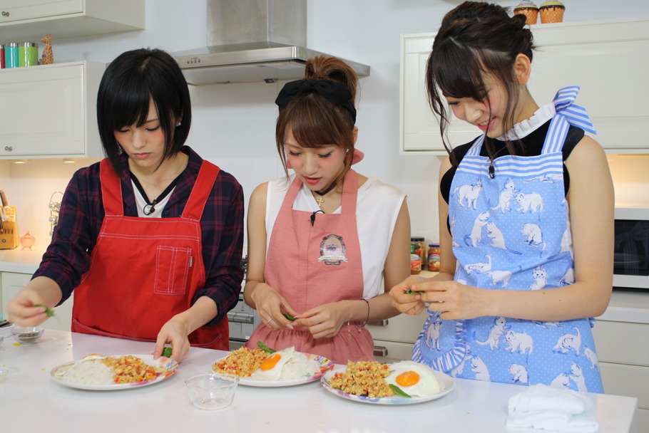 左から山本彩、高橋みなみ、宮脇咲良。（写真提供：関西テレビ）