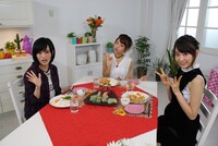 左から山本彩、高橋みなみ、宮脇咲良。（写真提供：関西テレビ）