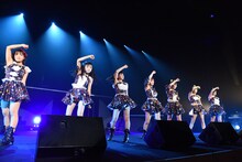 「愛乙女★DOLL 6thワンマンライブin渋谷公会堂～君と見る七色の流れ星☆願いを込めて歌う歌！聴かなきゃ“こうかい”しちゃうぞ！」の様子。