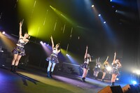 「愛乙女★DOLL 6thワンマンライブin渋谷公会堂～君と見る七色の流れ星☆願いを込めて歌う歌！聴かなきゃ“こうかい”しちゃうぞ！」の様子。