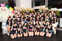 終演後の記念撮影の様子。