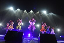 「愛乙女★DOLL 6thワンマンライブin渋谷公会堂～君と見る七色の流れ星☆願いを込めて歌う歌！聴かなきゃ“こうかい”しちゃうぞ！」の様子。