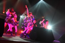 「愛乙女★DOLL 6thワンマンライブin渋谷公会堂～君と見る七色の流れ星☆願いを込めて歌う歌！聴かなきゃ“こうかい”しちゃうぞ！」の様子。