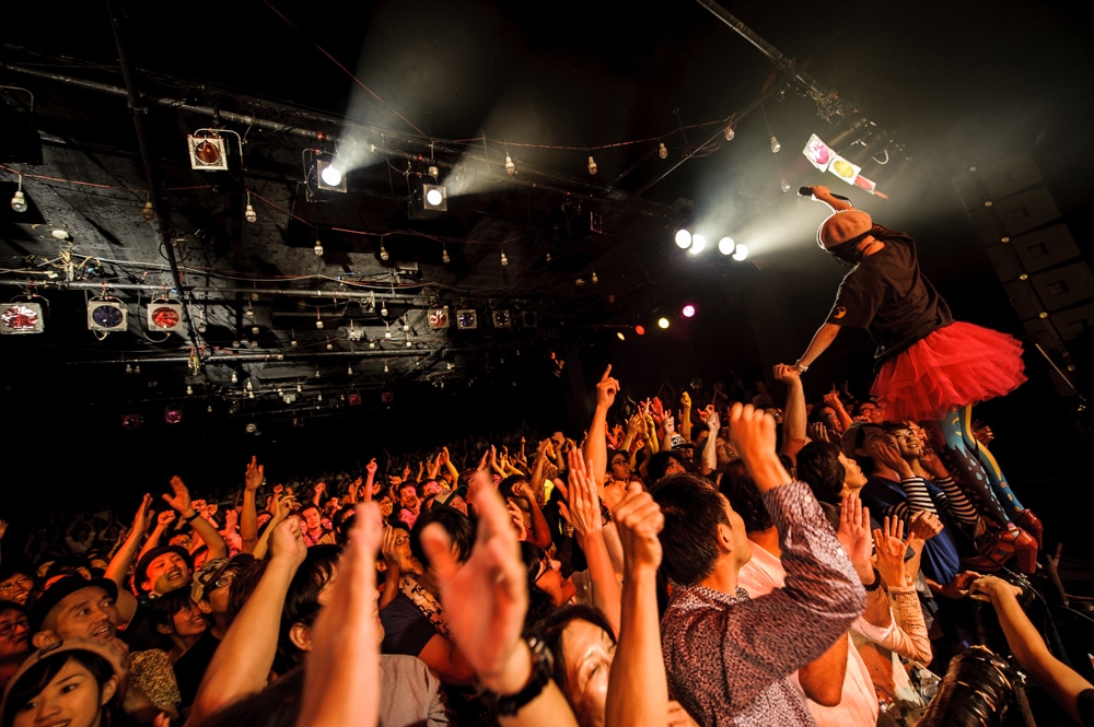 「チャラン・ポ・ランタンと愉快なカンカンバルカン ツアー2015 “チャラン穂 秋の大収穫祭”」LIQUIDROOM公演の様子。（撮影：タカハシアキラ）