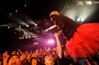 「チャラン・ポ・ランタンと愉快なカンカンバルカン ツアー2015 “チャラン穂 秋の大収穫祭”」LIQUIDROOM公演の様子。（撮影：タカハシアキラ）