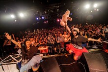 「チャラン・ポ・ランタンと愉快なカンカンバルカン ツアー2015 “チャラン穂 秋の大収穫祭”」LIQUIDROOM公演の様子。（撮影：タカハシアキラ）
