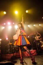 もも（Vo）（撮影：タカハシアキラ）