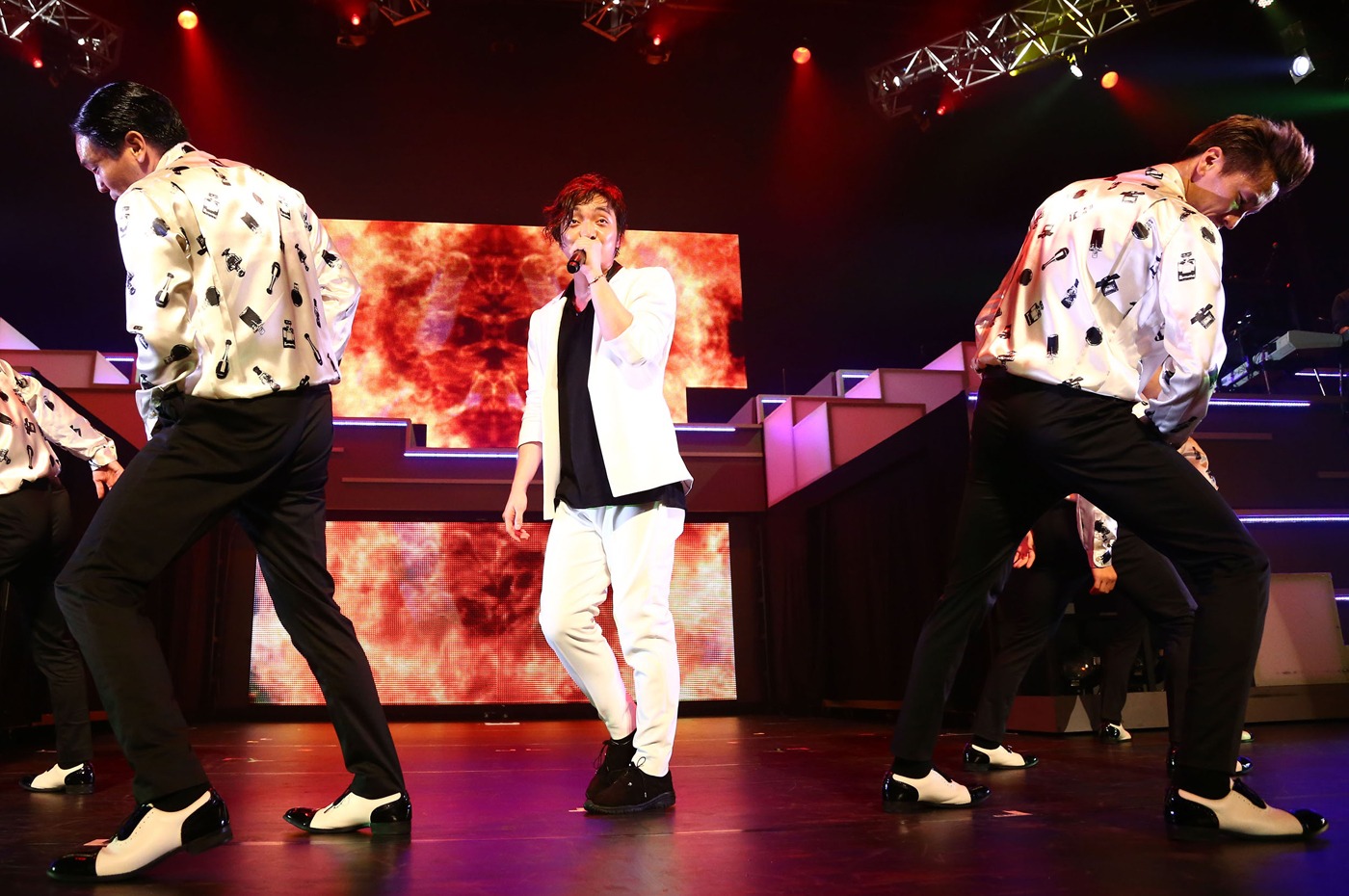 「DAICHI MIURA LIVE TOUR 2015 "FEVER"」神奈川県民ホール公演の様子。 （写真提供：写真提供：エイベックス・ミュージック・クリエイティヴ）