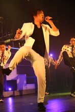 「DAICHI MIURA LIVE TOUR 2015 "FEVER"」神奈川県民ホール公演の様子。 （写真提供：写真提供：エイベックス・ミュージック・クリエイティヴ）