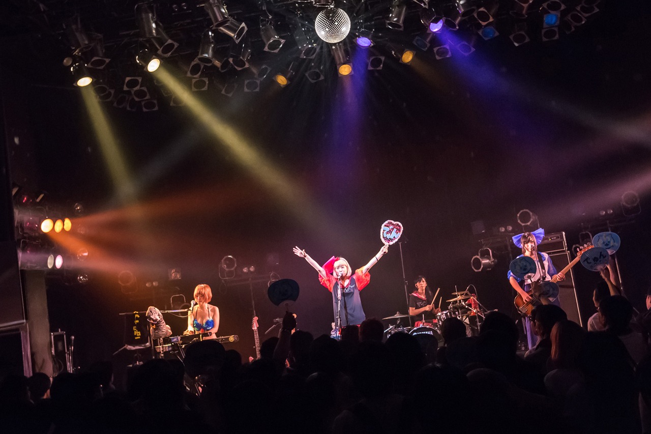 ぽわんのライブの様子。（撮影：箪笥）