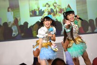 左から春名真依、根岸可蓮。（撮影：牧野孝彦）