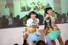 左から春名真依、根岸可蓮。（撮影：牧野孝彦）