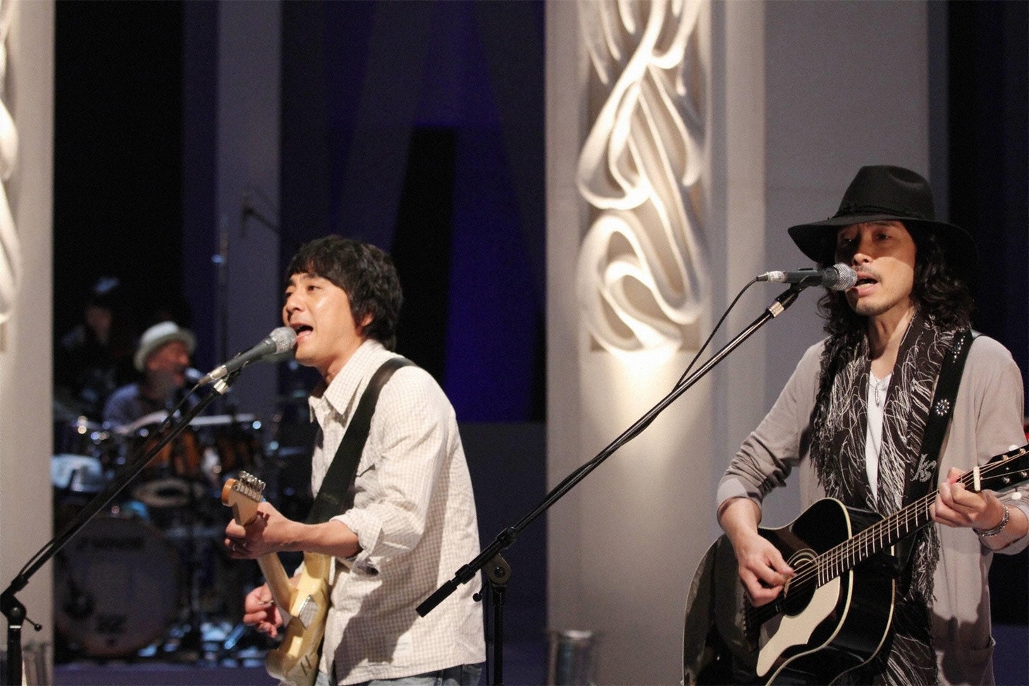 左から山崎まさよし、斉藤和義。(c)フジテレビ
