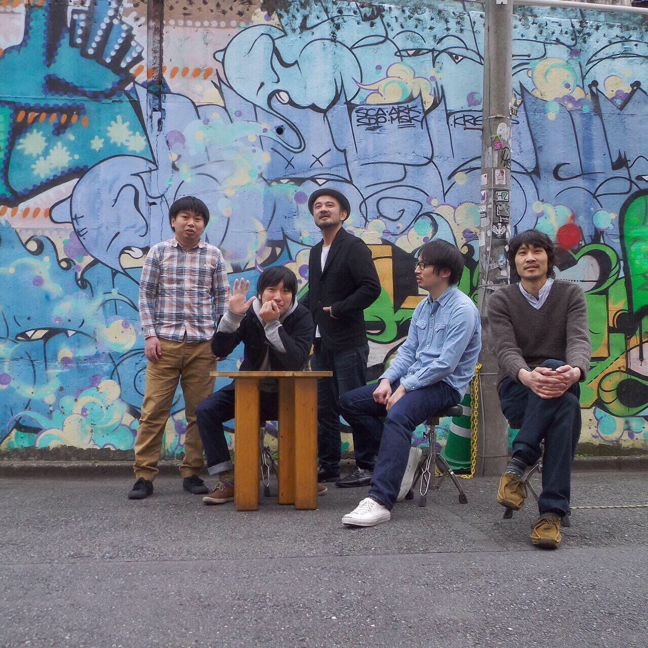 roppenレコ発ライブを下北沢で開催、本秀康デザイン特典グッズ引き換えも