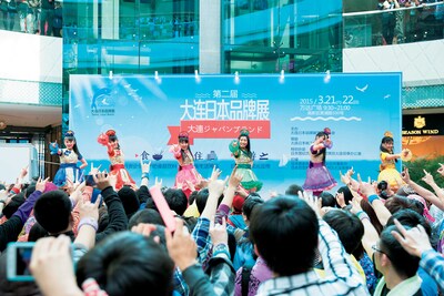 チームしゃちほこによる中国でのライブパフォーマンスの様子。（写真提供：SDP）