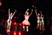 アップアップガールズ（仮）とともにライブに参加する森詩織。