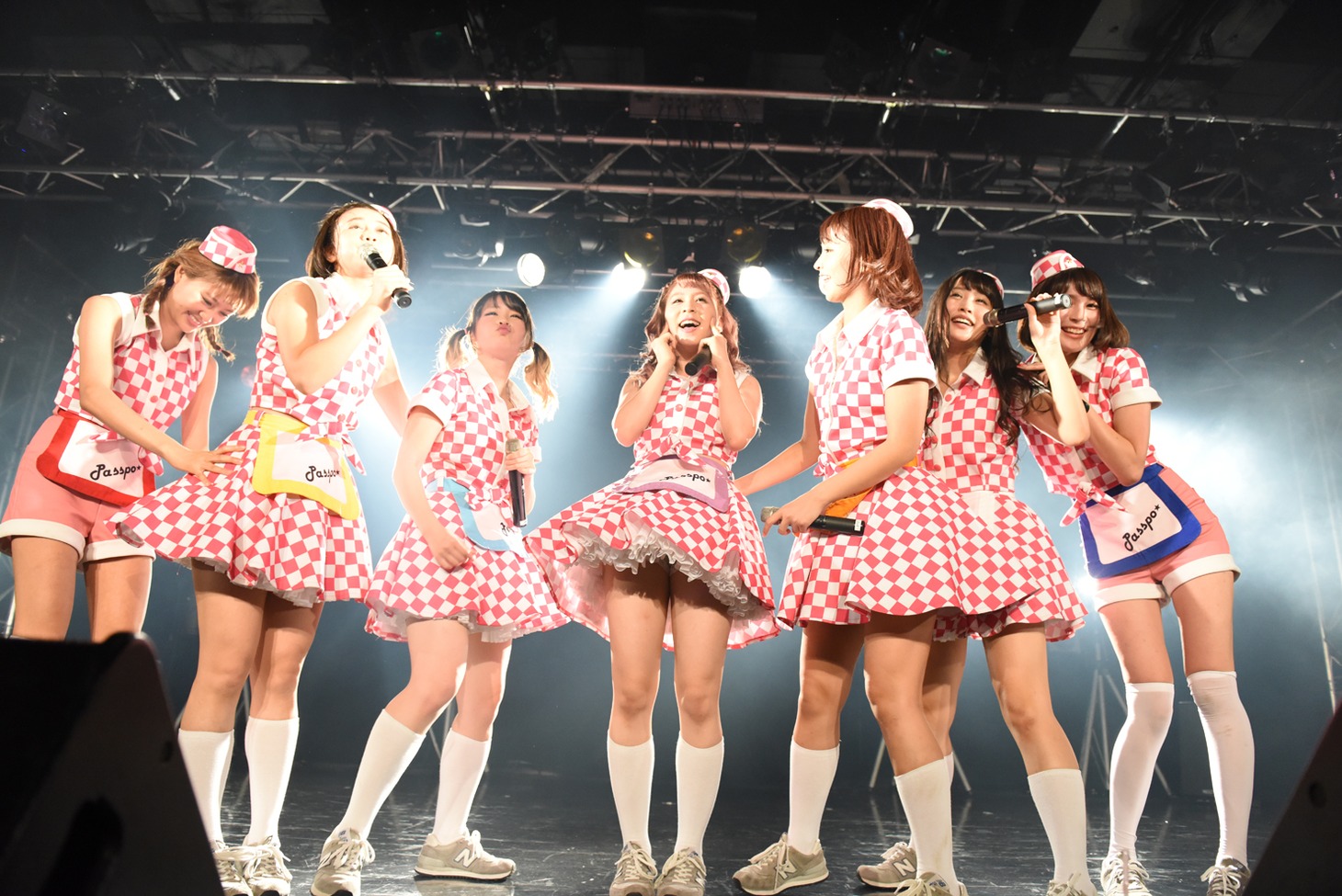PASSPO☆によるライブの様子。