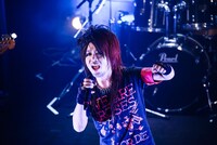 Dar'k～ness（Vo）（Photo by Yasuhiro Ohara）