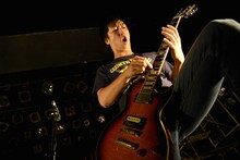 松崎兵太（G, Cho / SHANK）（撮影：半田安政[showcase]）