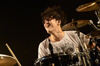 SHUN（Dr / SWANKY DANK）（撮影：半田安政[showcase]）