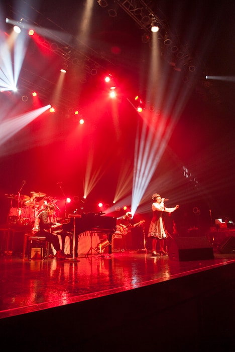 左から澤野弘之、小林未郁。（写真提供：SME Records）