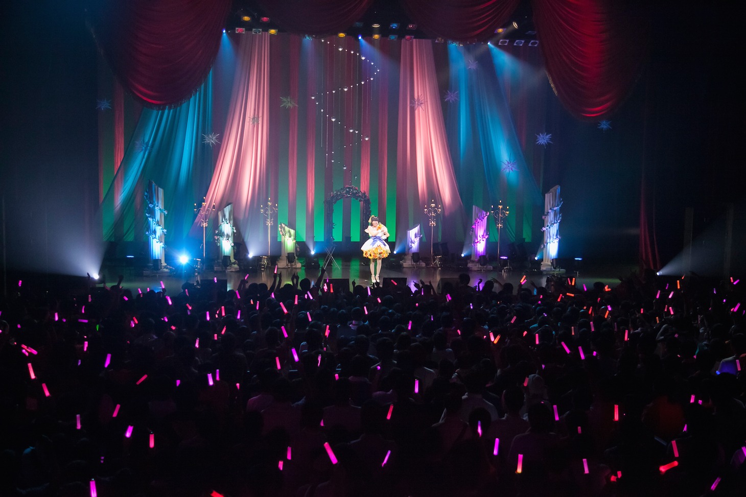 「大橋彩香 バースデーイベント ～はっしーバースデー2015～」の様子。（写真提供：ランティス）