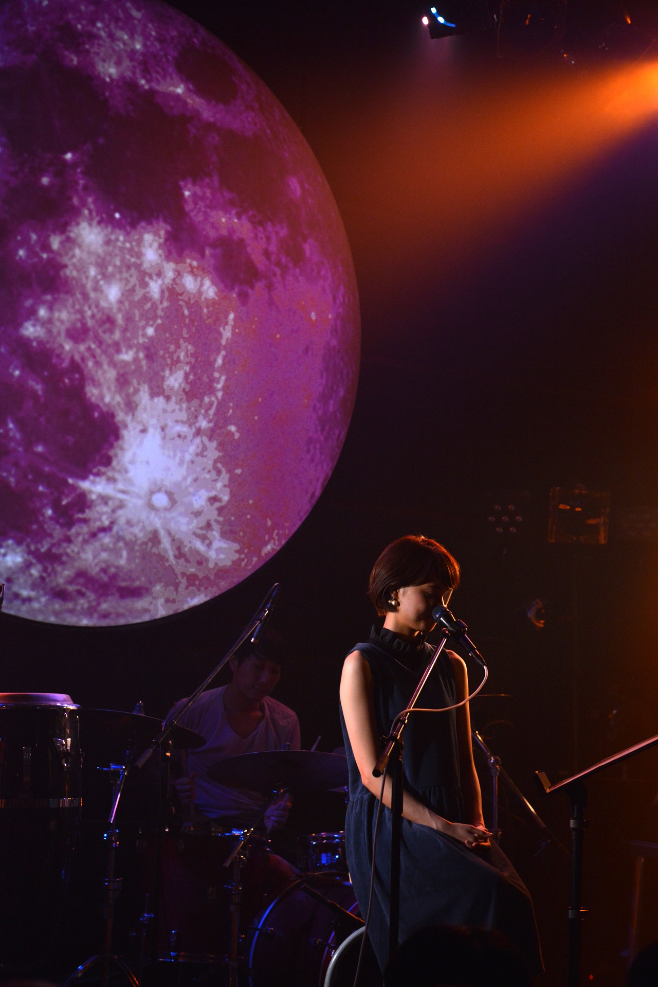 「Kaede 生誕祭 ～月見ルAcoustic live～」の様子。