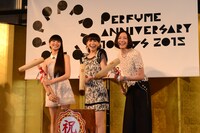 餅をつくPerfume。