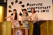 餅をつくPerfume。