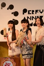 餅をつくPerfume。