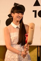 杵を持つかしゆか。