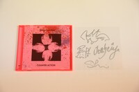 go!go!vanillasインストアイベント「カウンターアクシュン会」でファンに配られたサイン入りクリアシート。（写真提供：ビクターエンタテインメント）