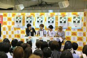 go!go!vanillasインストアイベント「『go!go!Radio』公開収録＆カウンターアクシュン会」の様子。（写真提供：ビクターエンタテインメント）
