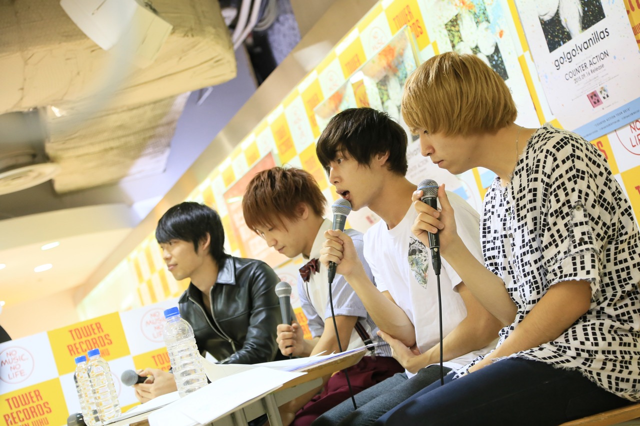 go!go!vanillasインストアイベント「『go!go!Radio』公開収録＆カウンターアクシュン会」の様子。（写真提供：ビクターエンタテインメント）
