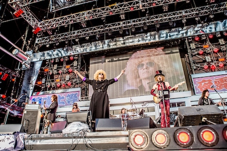 ROLLY & HEESEY special guest:吉井和哉（撮影：青木カズロー）