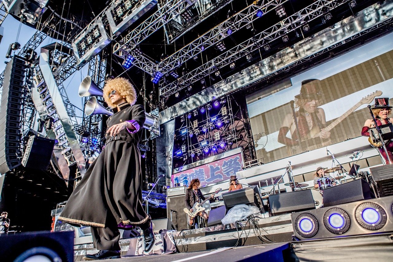 ROLLY & HEESEY special guest:吉井和哉（撮影：青木カズロー）