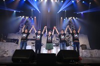 南條愛乃「TOKYO 1/3605 ミンナとつながる365日×？？？」ダブルアンコール後の様子。（写真提供：NBCユニバーサルエンターテイメント）