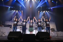 南條愛乃「TOKYO 1/3605 ミンナとつながる365日×？？？」ダブルアンコール後の様子。（写真提供：NBCユニバーサルエンターテイメント）