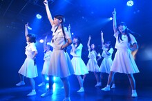 アイドルネッサンス「アキバで想い出トラベルネッサンスvol.6 橋本佳奈卒業公演」の様子。
